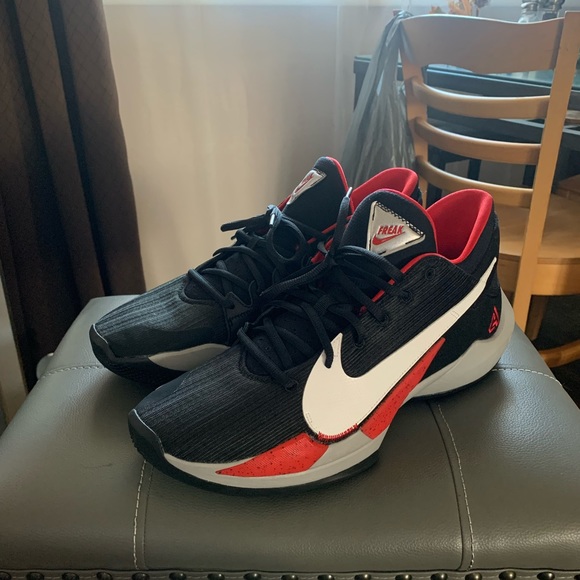 nike freak 2 on feet